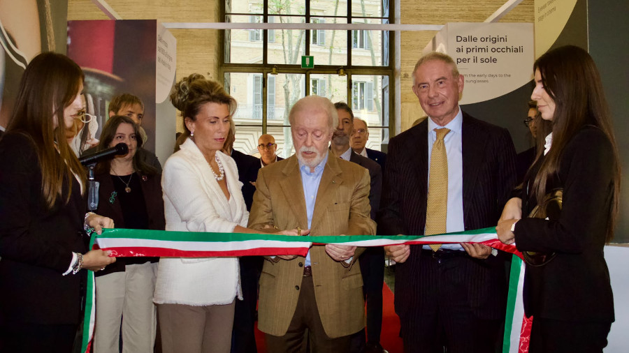 Mimit: inaugurata a Palazzo Piacentini la mostra “The Lens of Time”, Urso: “L’occhialeria è simbolo del Made in Italy”
